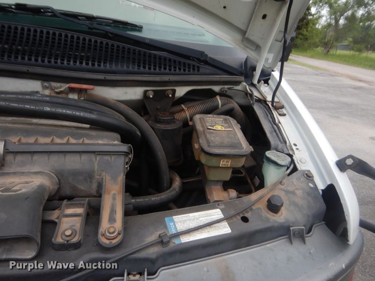 image for item IP9826 2000 GMC 3500  shuttle bus