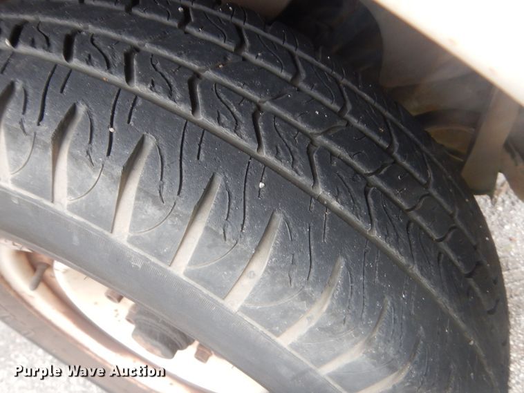 image for item IP9826 2000 GMC 3500  shuttle bus