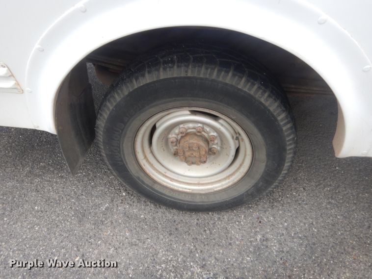 image for item IP9826 2000 GMC 3500  shuttle bus