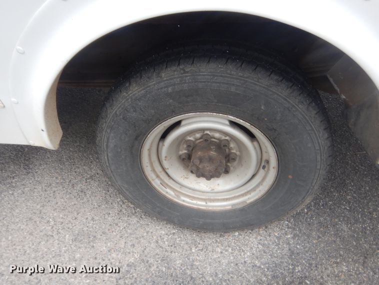 image for item IP9826 2000 GMC 3500  shuttle bus