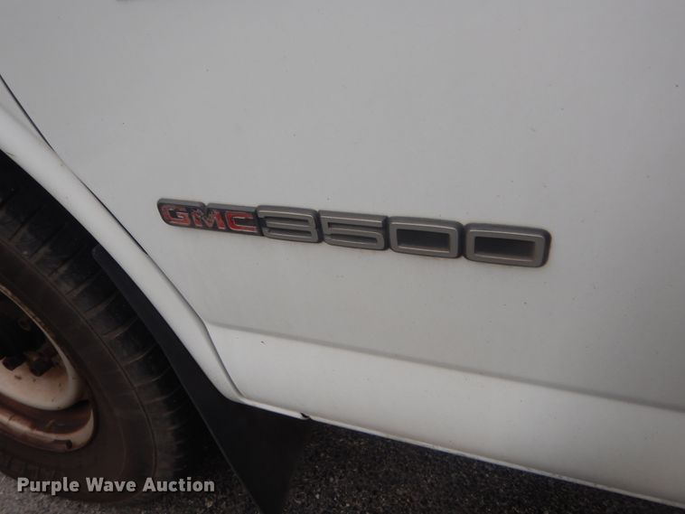 image for item IP9826 2000 GMC 3500  shuttle bus