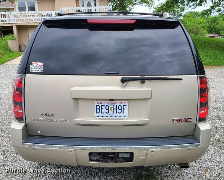 image for item IQ9184 2007 GMC Yukon Denali  SUV