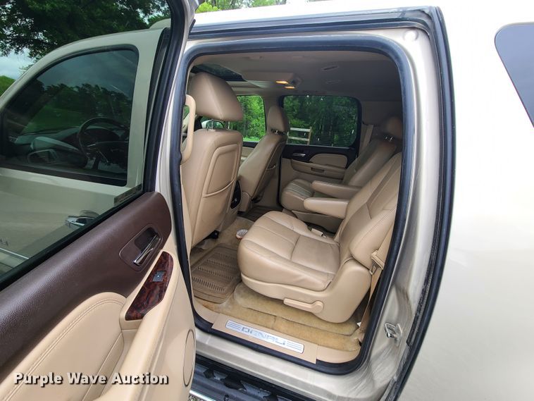image for item IQ9184 2007 GMC Yukon Denali  SUV