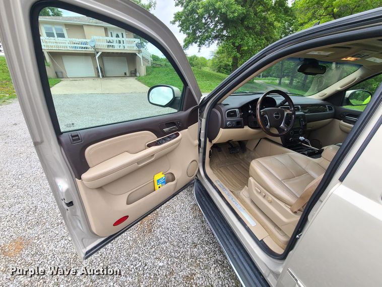 image for item IQ9184 2007 GMC Yukon Denali  SUV