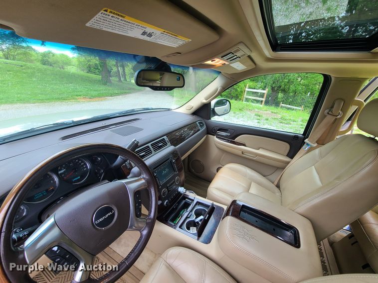 image for item IQ9184 2007 GMC Yukon Denali  SUV