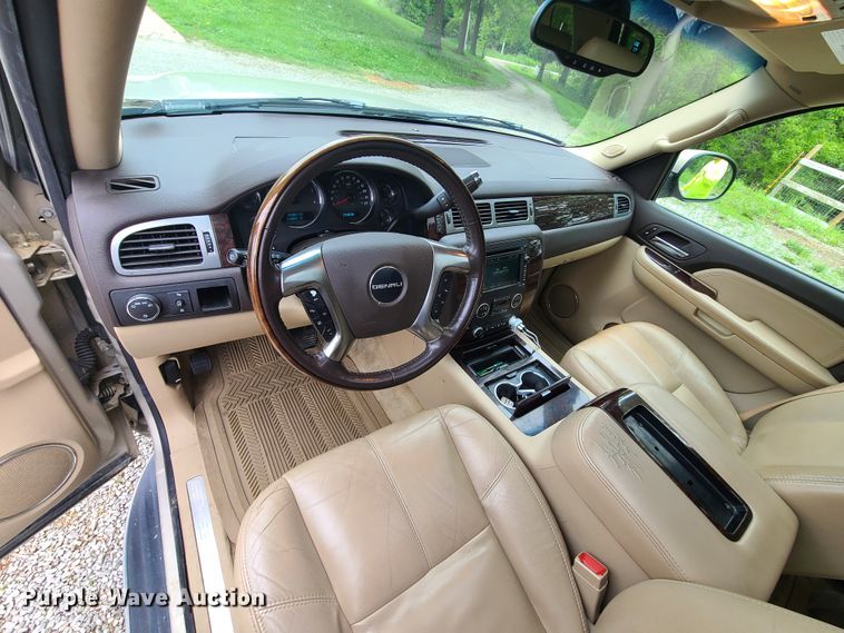 image for item IQ9184 2007 GMC Yukon Denali  SUV