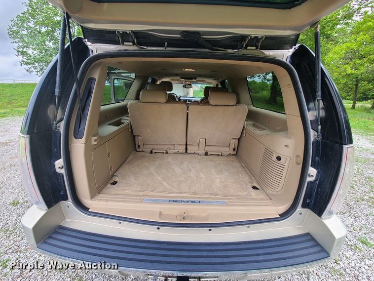 image for item IQ9184 2007 GMC Yukon Denali  SUV