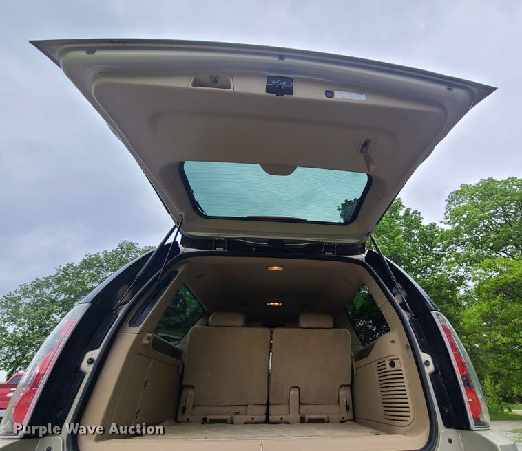 image for item IQ9184 2007 GMC Yukon Denali  SUV