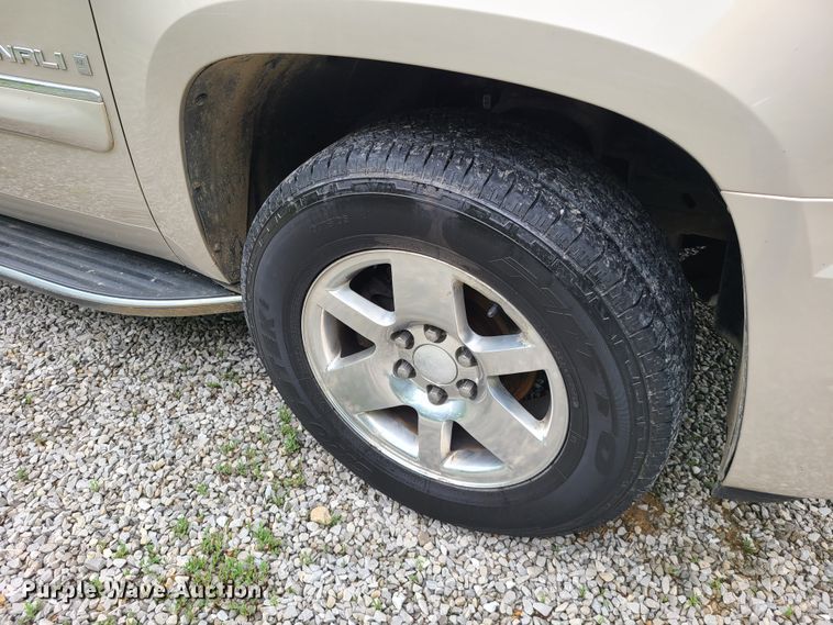 image for item IQ9184 2007 GMC Yukon Denali  SUV