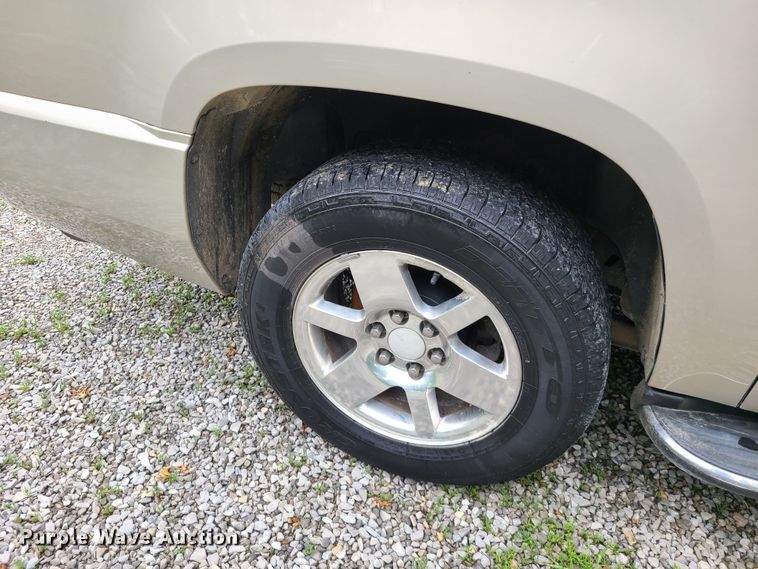 image for item IQ9184 2007 GMC Yukon Denali  SUV