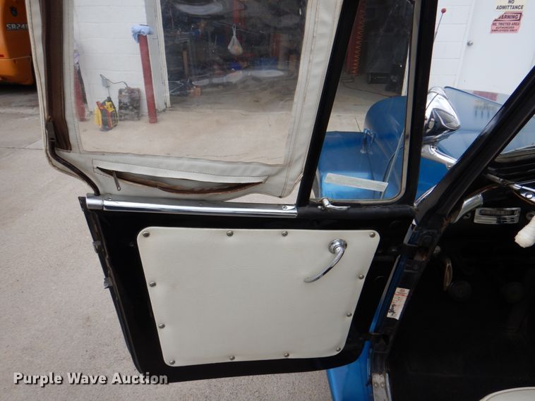 image for item IQ9468 1950 Willy's Jeepster  convertible SUV