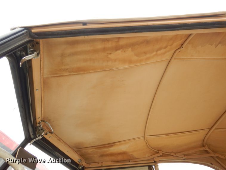 image for item IQ9468 1950 Willy's Jeepster  convertible SUV