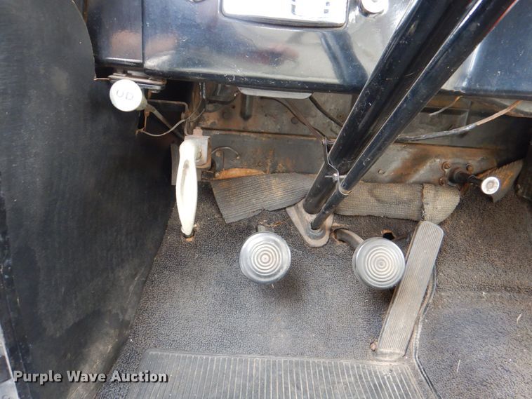 image for item IQ9468 1950 Willy's Jeepster  convertible SUV