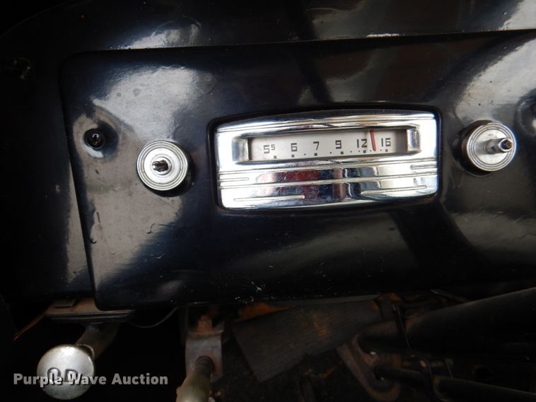 image for item IQ9468 1950 Willy's Jeepster  convertible SUV