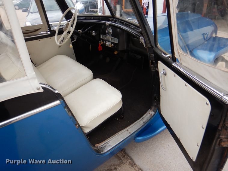 image for item IQ9468 1950 Willy's Jeepster  convertible SUV