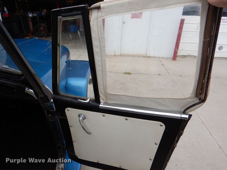 image for item IQ9468 1950 Willy's Jeepster  convertible SUV