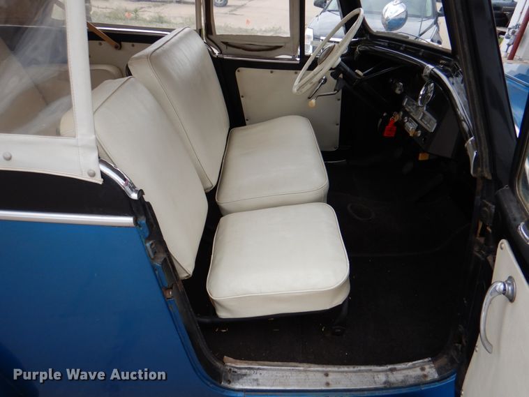 image for item IQ9468 1950 Willy's Jeepster  convertible SUV