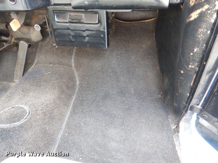 image for item IQ9468 1950 Willy's Jeepster  convertible SUV