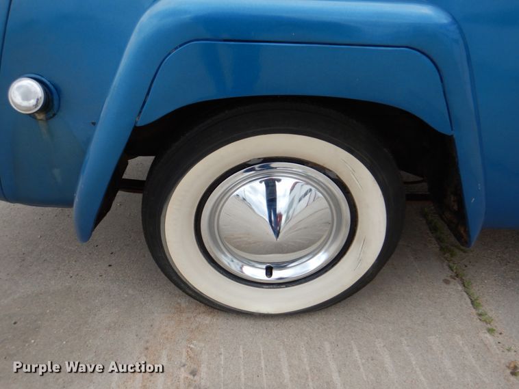 image for item IQ9468 1950 Willy's Jeepster  convertible SUV