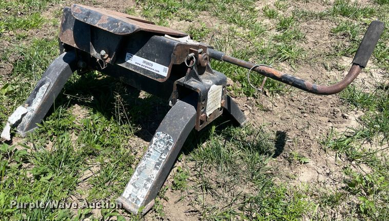 image for item IR9809 Fifth wheel hitch
