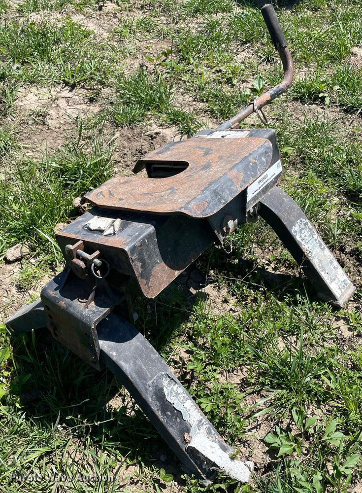 image for item IR9809 Fifth wheel hitch