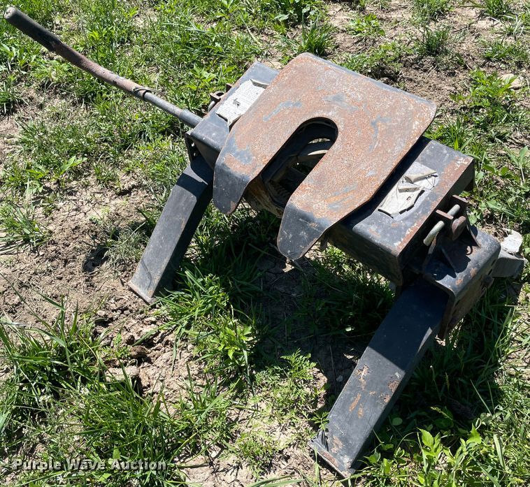 image for item IR9809 Fifth wheel hitch