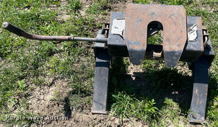 image for item IR9809 Fifth wheel hitch