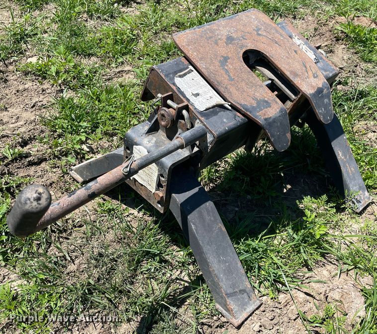 image for item IR9809 Fifth wheel hitch