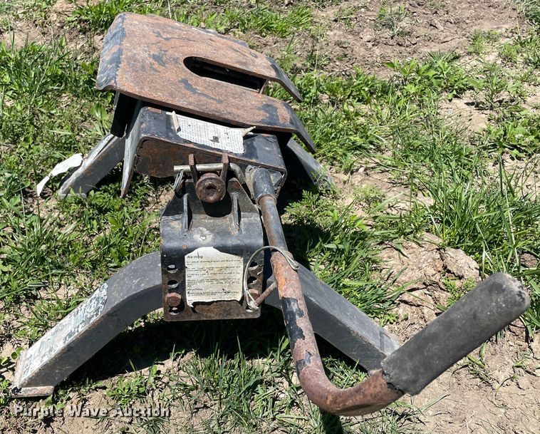 image for item IR9809 Fifth wheel hitch