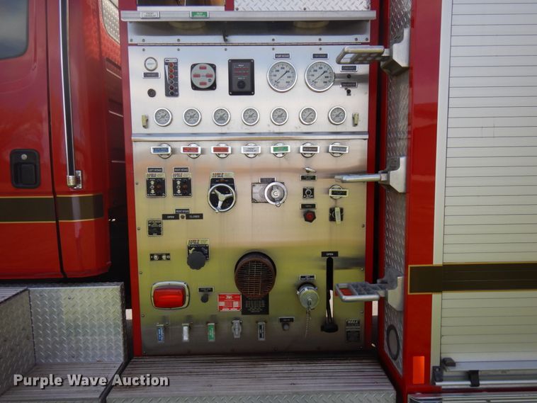 image for item IT9253 2001 Freightliner FL80  pumper fire truck