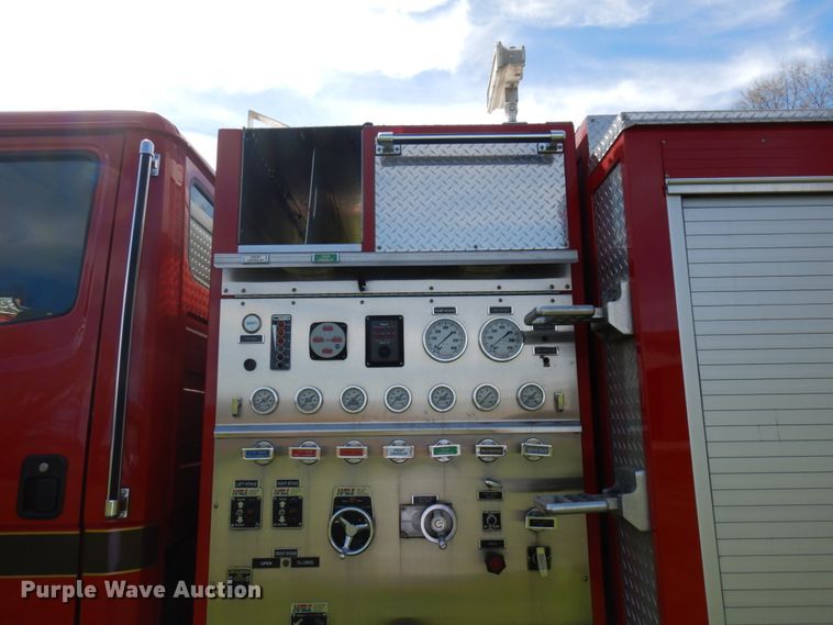 image for item IT9253 2001 Freightliner FL80  pumper fire truck