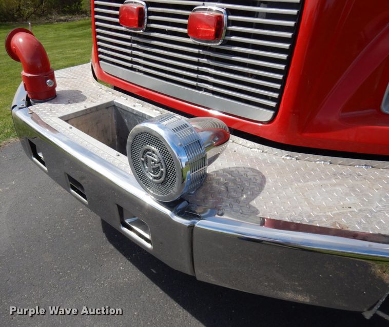 image for item IT9253 2001 Freightliner FL80  pumper fire truck