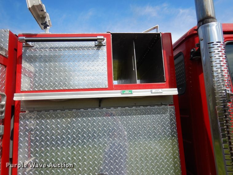 image for item IT9253 2001 Freightliner FL80  pumper fire truck