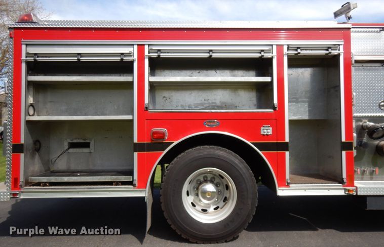image for item IT9253 2001 Freightliner FL80  pumper fire truck