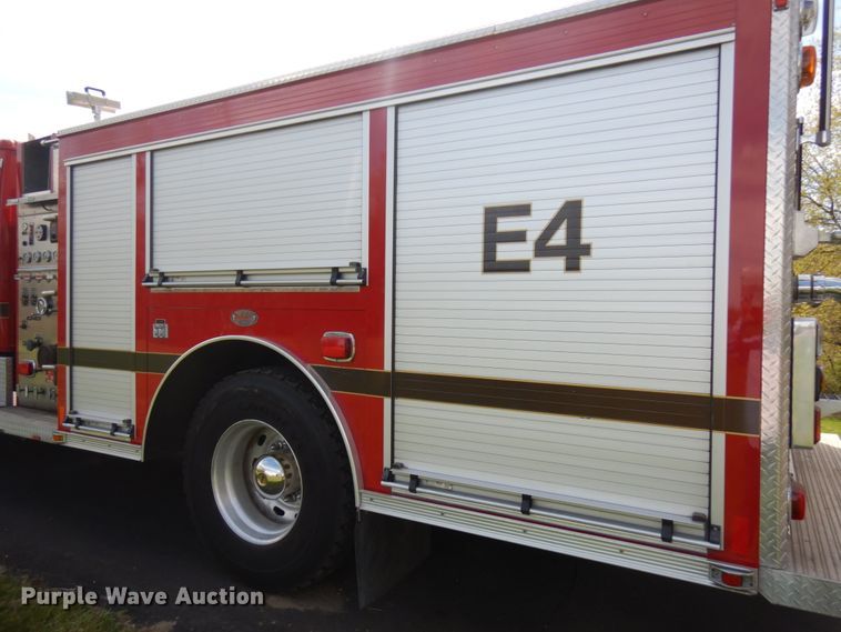 image for item IT9253 2001 Freightliner FL80  pumper fire truck