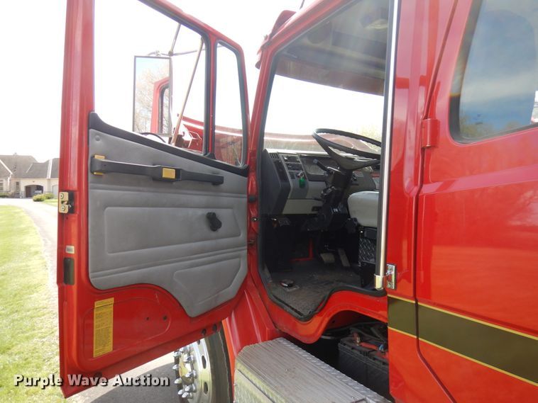 image for item IT9253 2001 Freightliner FL80  pumper fire truck