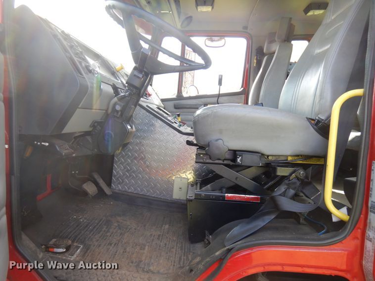 image for item IT9253 2001 Freightliner FL80  pumper fire truck