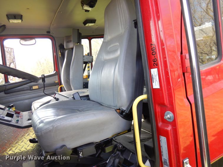 image for item IT9253 2001 Freightliner FL80  pumper fire truck