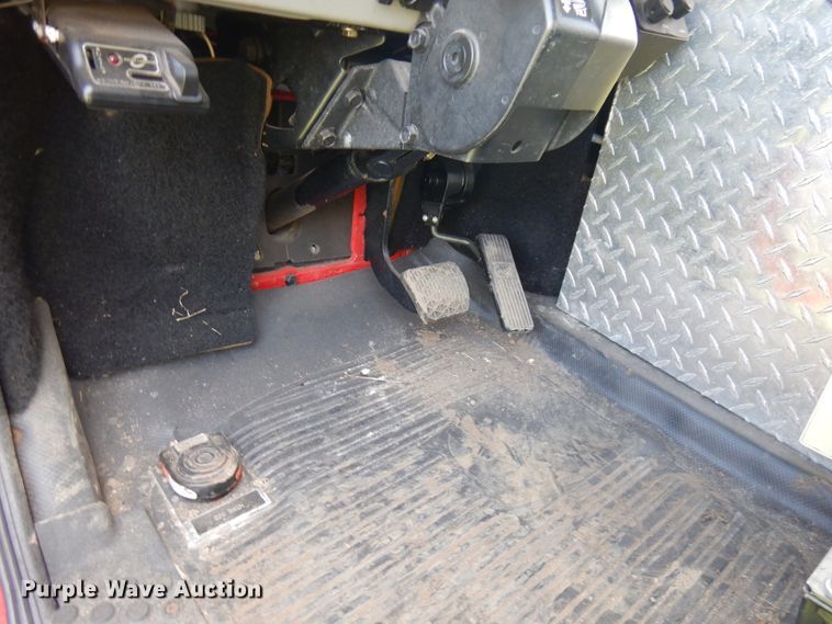 image for item IT9253 2001 Freightliner FL80  pumper fire truck