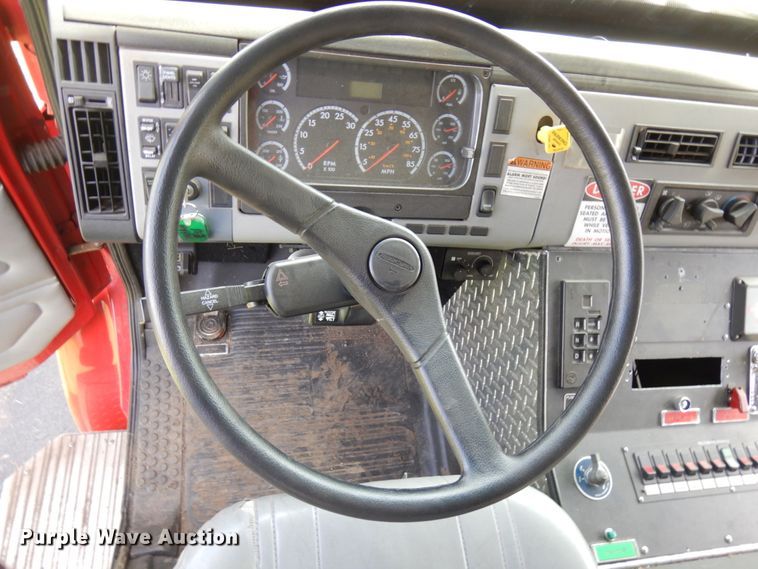 image for item IT9253 2001 Freightliner FL80  pumper fire truck