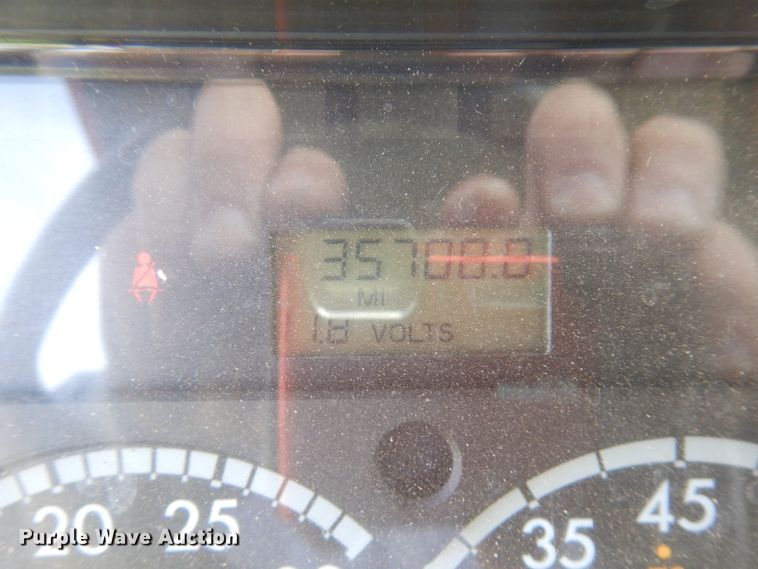 image for item IT9253 2001 Freightliner FL80  pumper fire truck