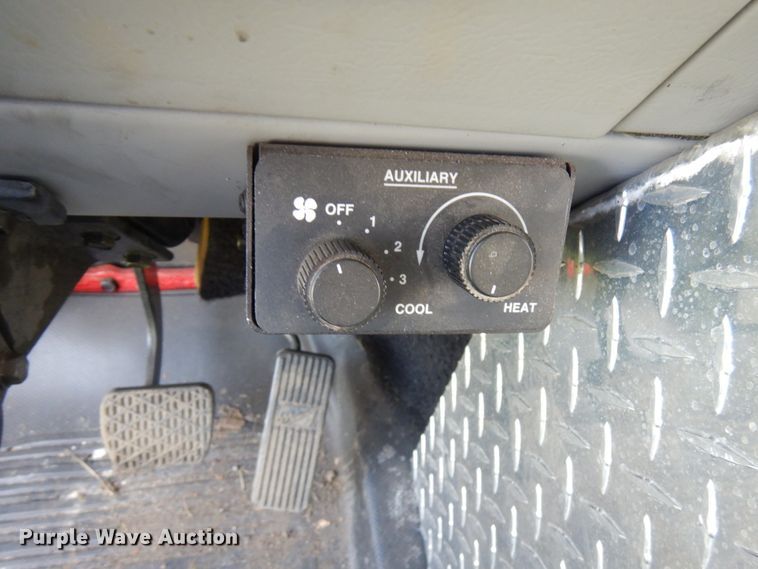 image for item IT9253 2001 Freightliner FL80  pumper fire truck