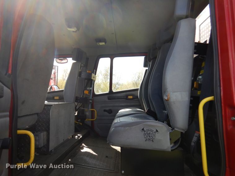 image for item IT9253 2001 Freightliner FL80  pumper fire truck