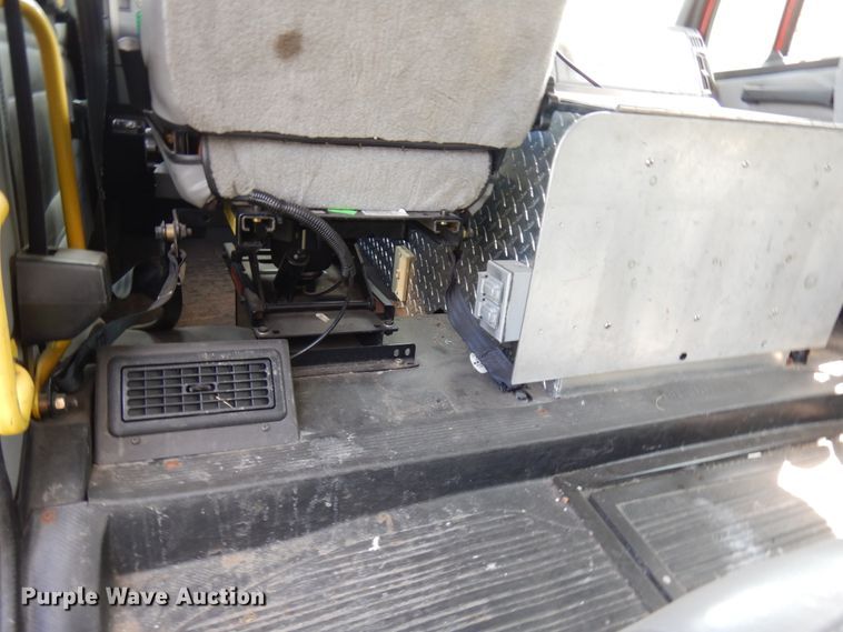 image for item IT9253 2001 Freightliner FL80  pumper fire truck