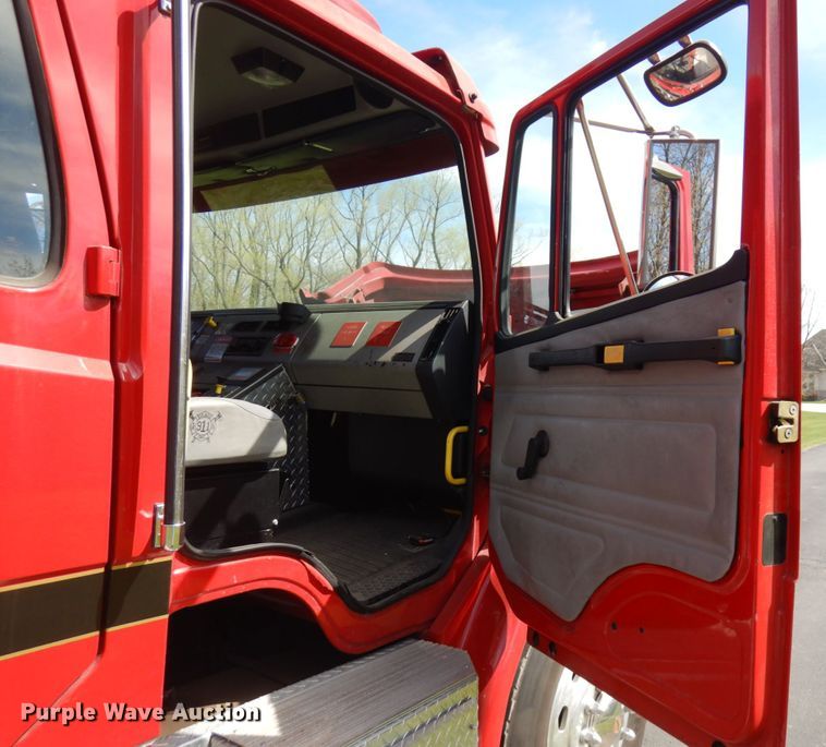 image for item IT9253 2001 Freightliner FL80  pumper fire truck