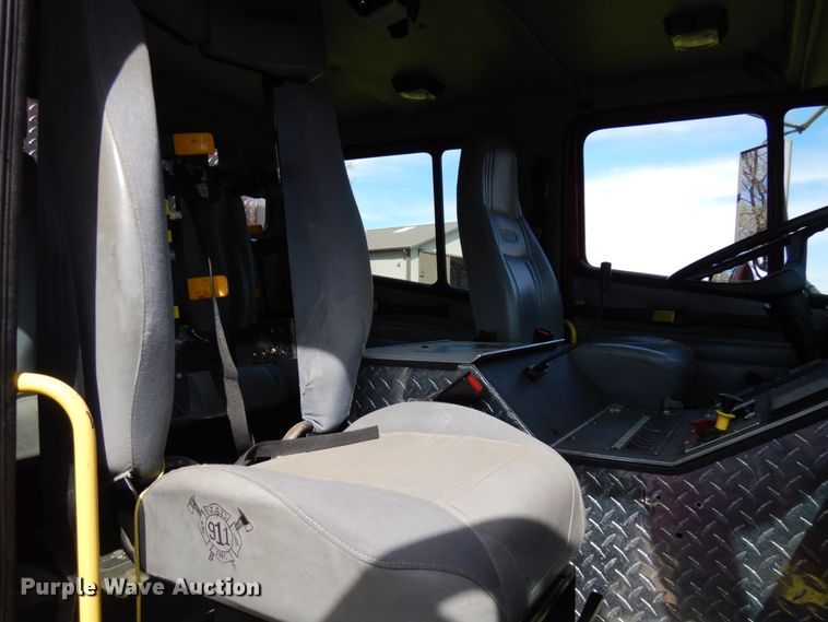 image for item IT9253 2001 Freightliner FL80  pumper fire truck