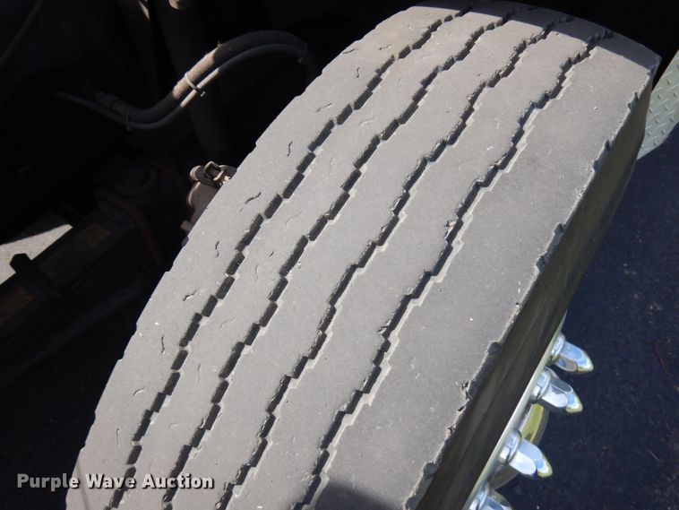 image for item IT9253 2001 Freightliner FL80  pumper fire truck