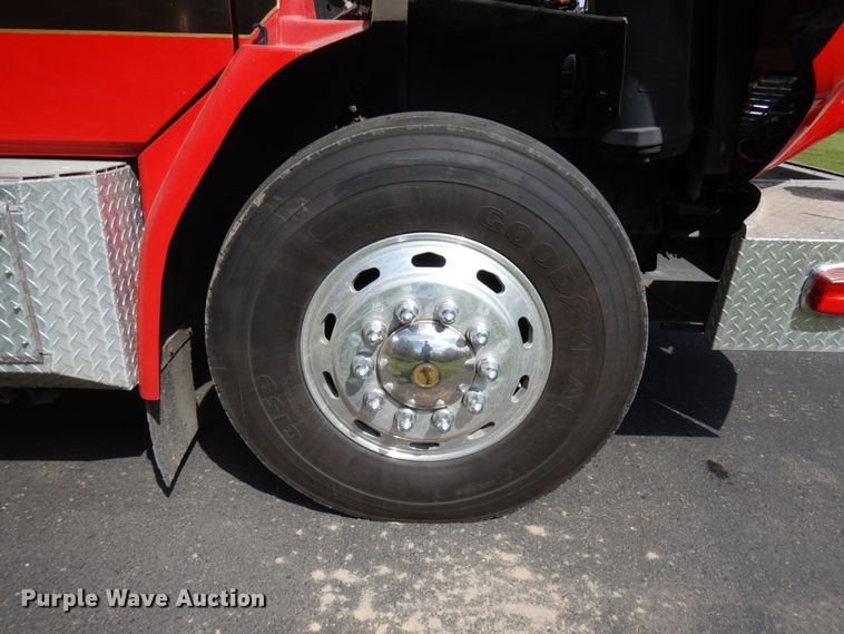 image for item IT9253 2001 Freightliner FL80  pumper fire truck