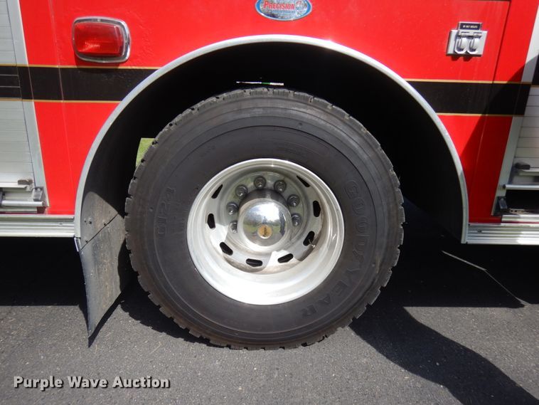 image for item IT9253 2001 Freightliner FL80  pumper fire truck