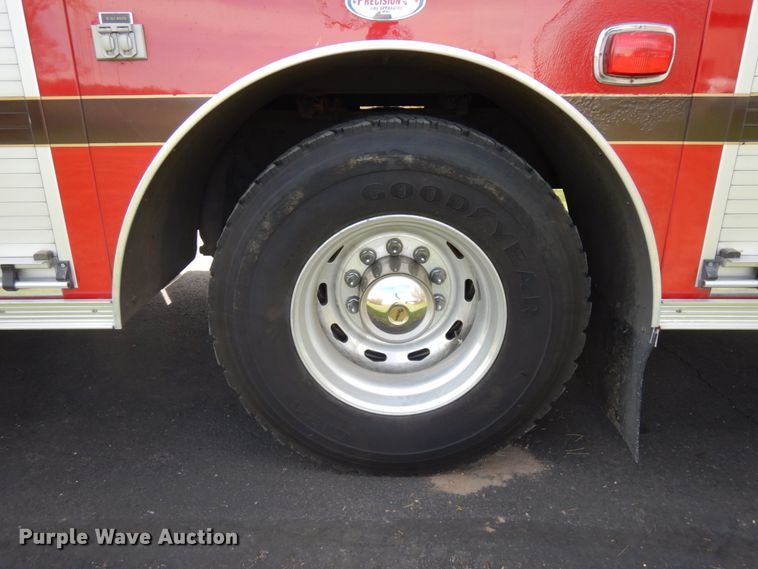 image for item IT9253 2001 Freightliner FL80  pumper fire truck